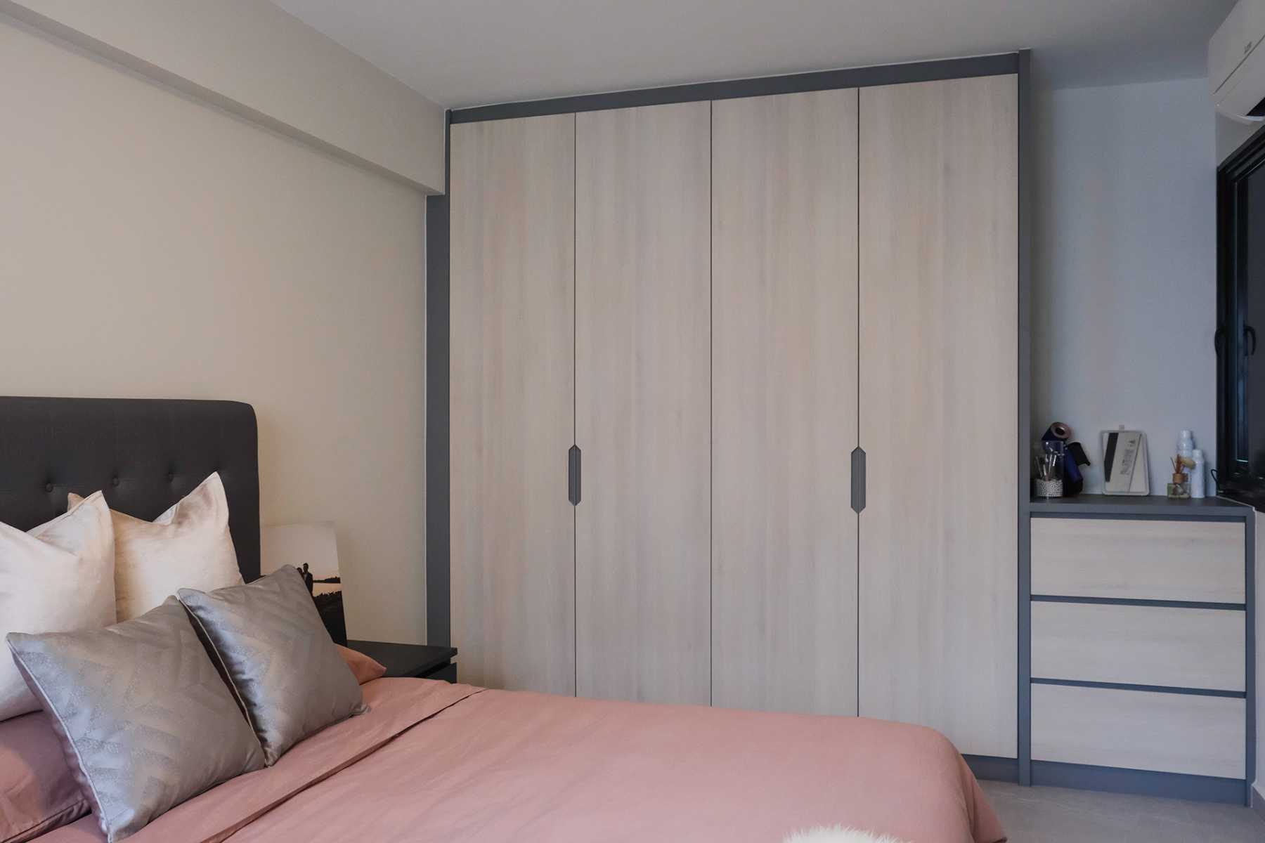Contemporary Bedroom with Homogeneous Tiles and Wardrobe
