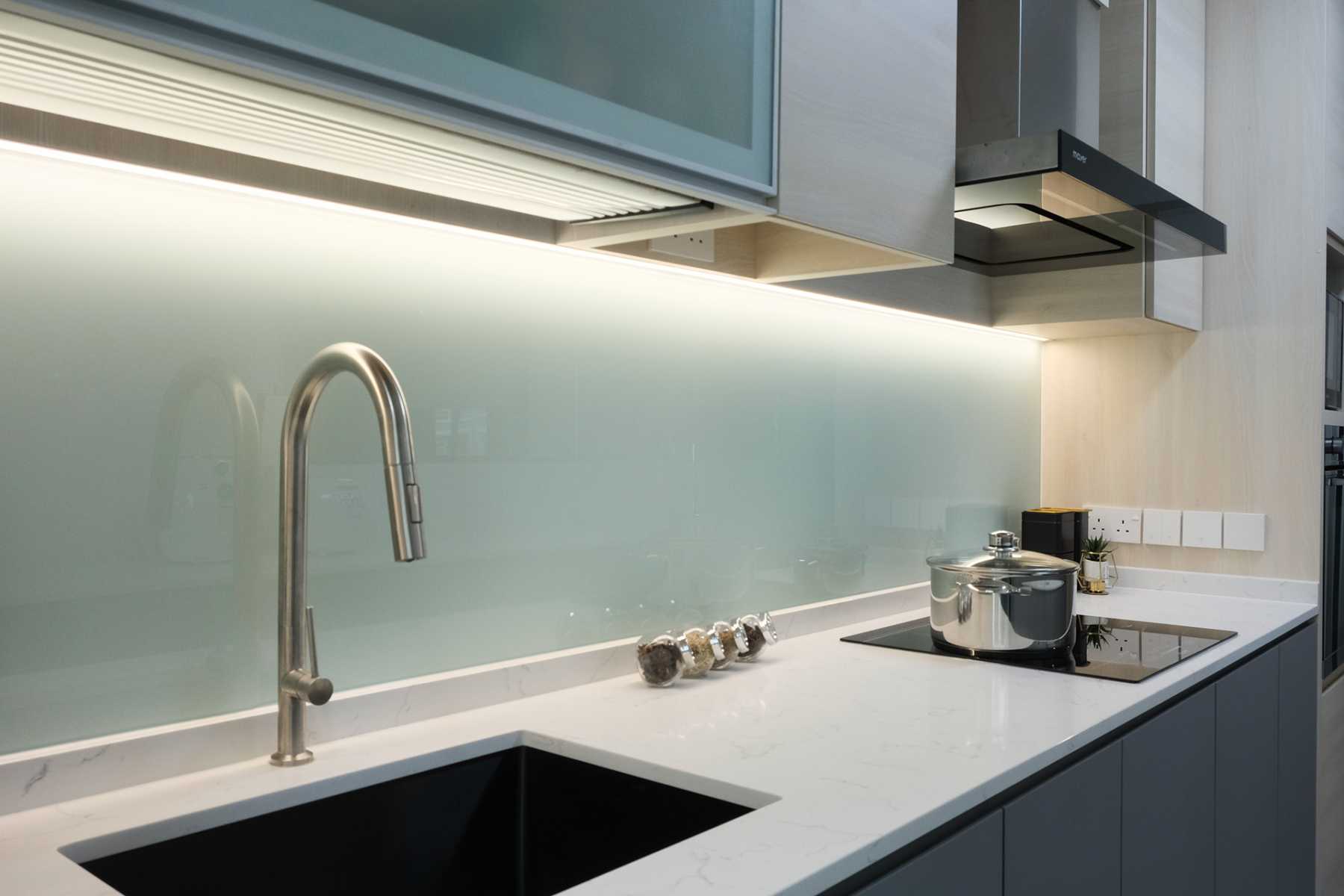 Contemporary Kitchen with Countertop and Homogeneous Tiles
