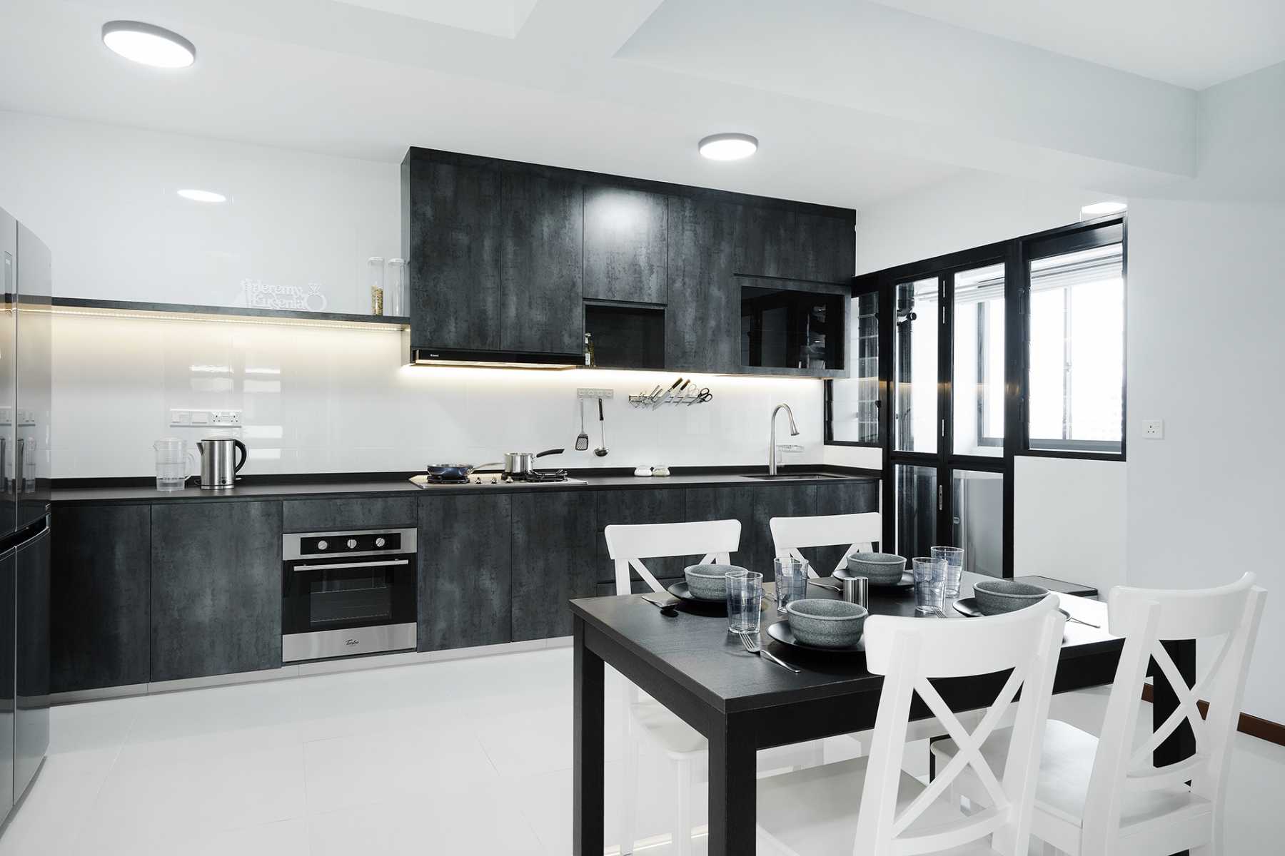 Contemporary Kitchen with Countertop and Open Kitchen