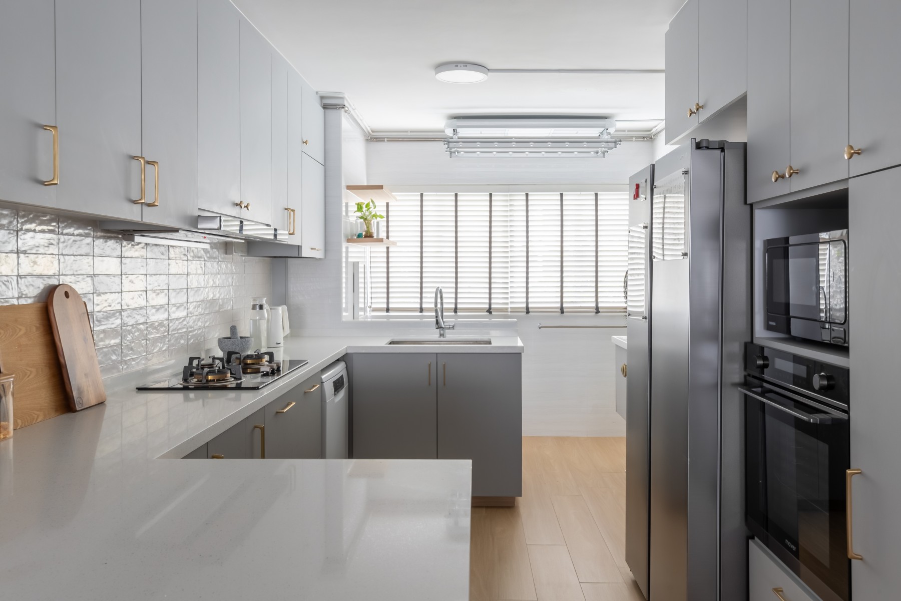 Contemporary Kitchen with Countertop and Homogeneous Tiles