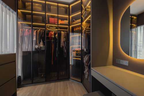 Contemporary Walk-in Wardrobe at 3 Bedroom EC @ Piermont Grand