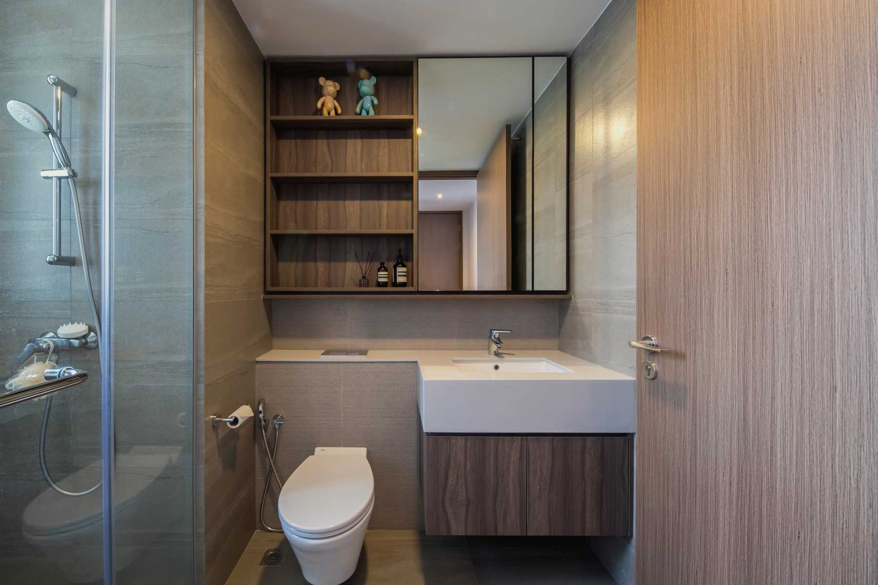 Contemporary Bathroom with Mirror and Shower Screen