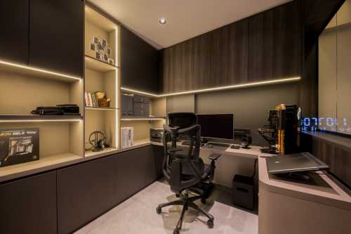 Contemporary Home Office at Resale 5 Room HDB @ Tiong Bahru