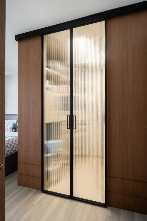 Scandinavian Walk-in Wardrobe at Woodleigh | Alkaff Oasis