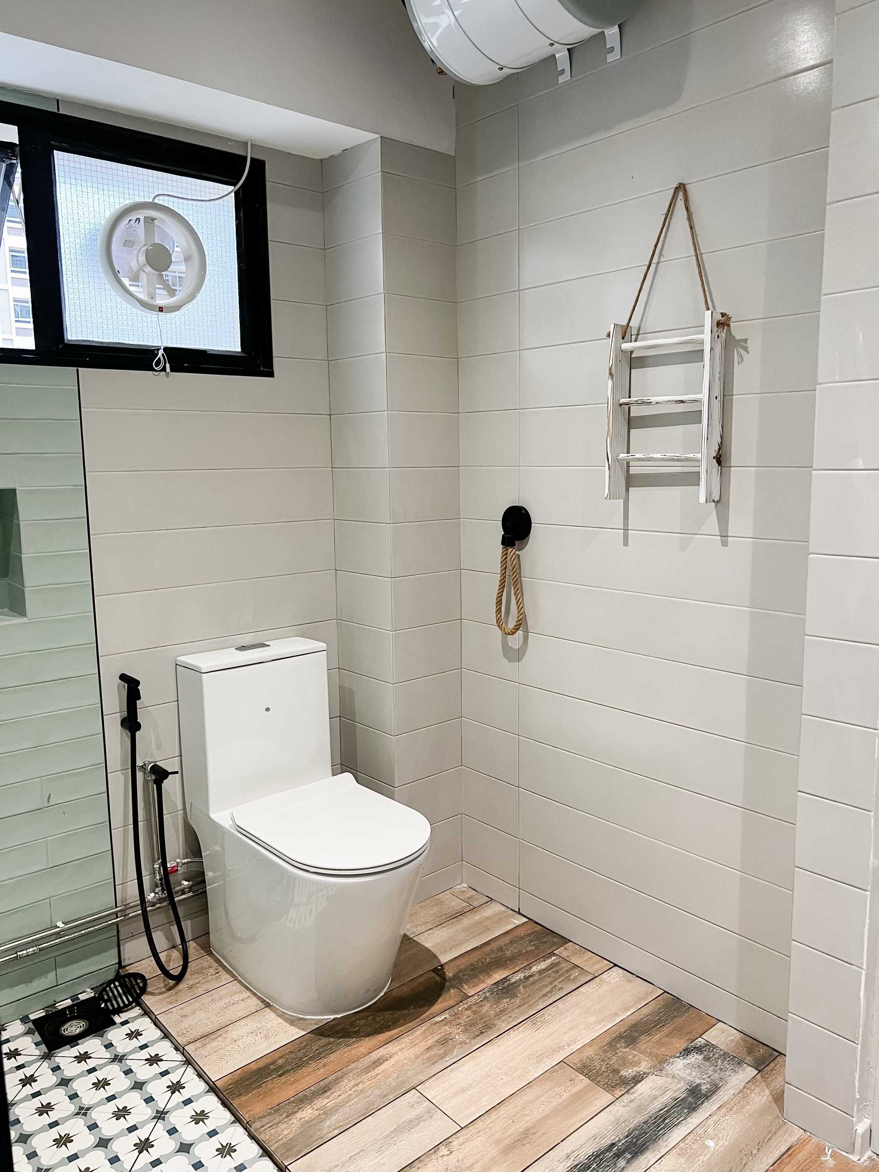 Country Bathroom with Homogeneous Tiles and Bathroom Accessories