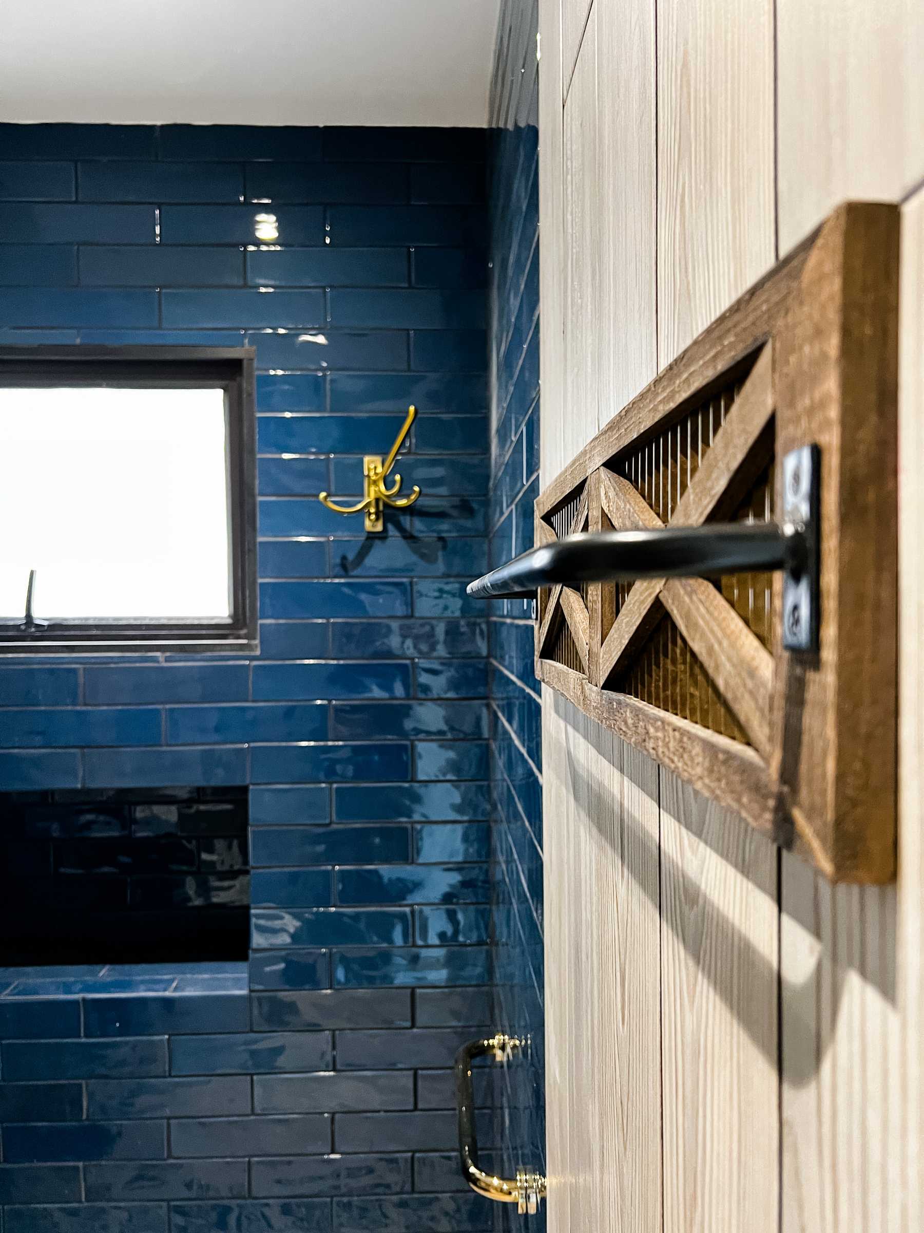 Country Bathroom with Homogeneous Tiles and Bathroom Accessories