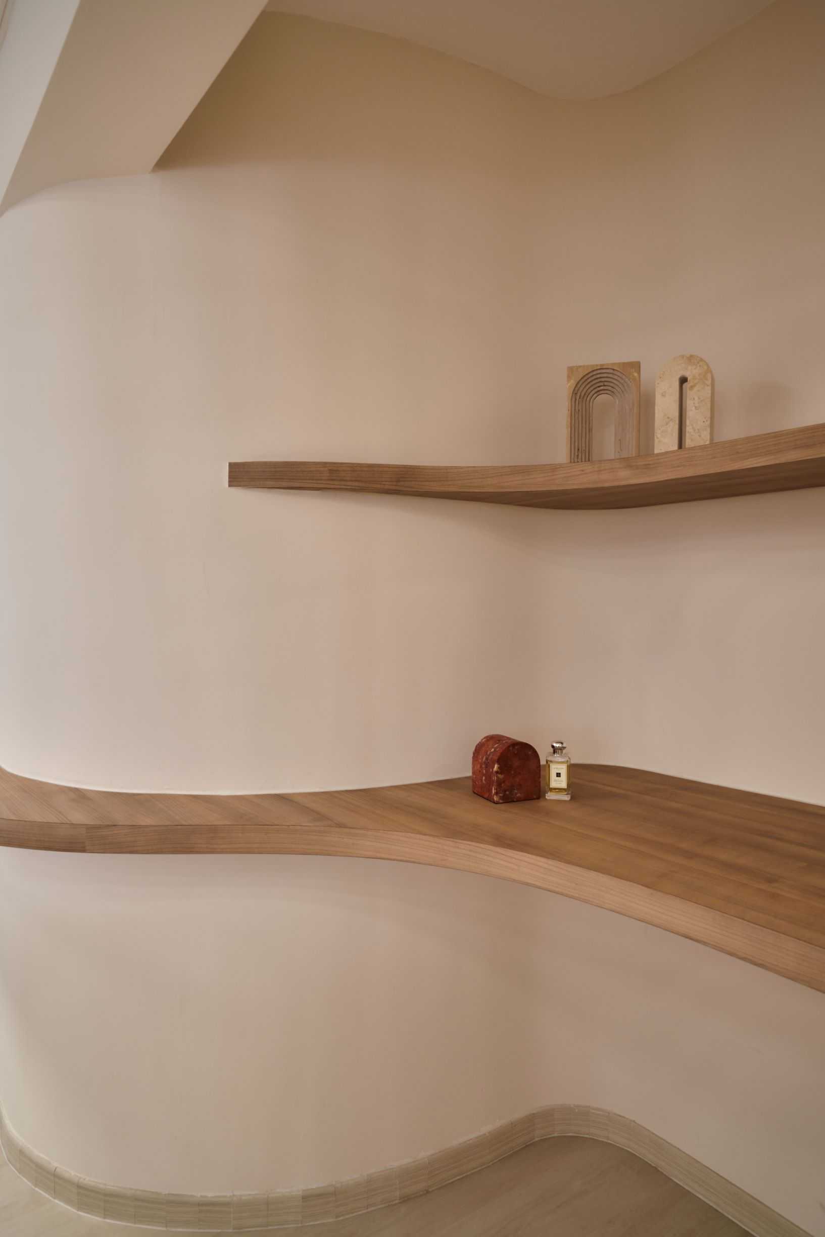 Scandinavian Living Room with Bookshelf and Wood Flooring