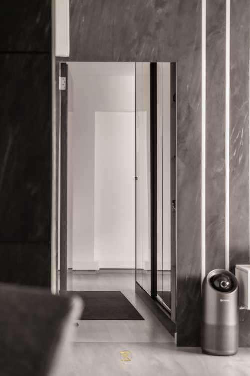Minimalist Walk-in Wardrobe at 546 Woodlands