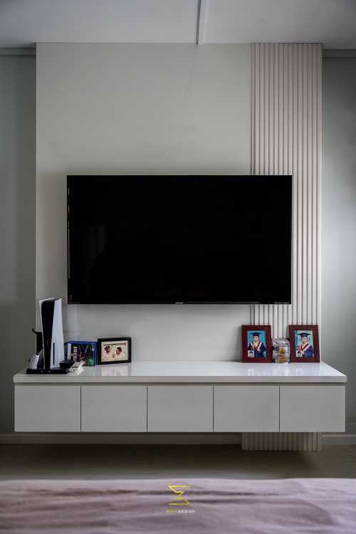 Contemporary Bedroom at 645 Pasir Ris