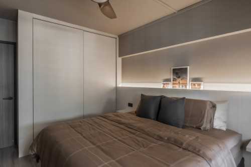 Modern Bedroom at 696 Hougang