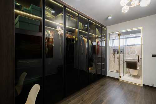 Modern Walk-in Wardrobe at Dawson | Sky Terrace