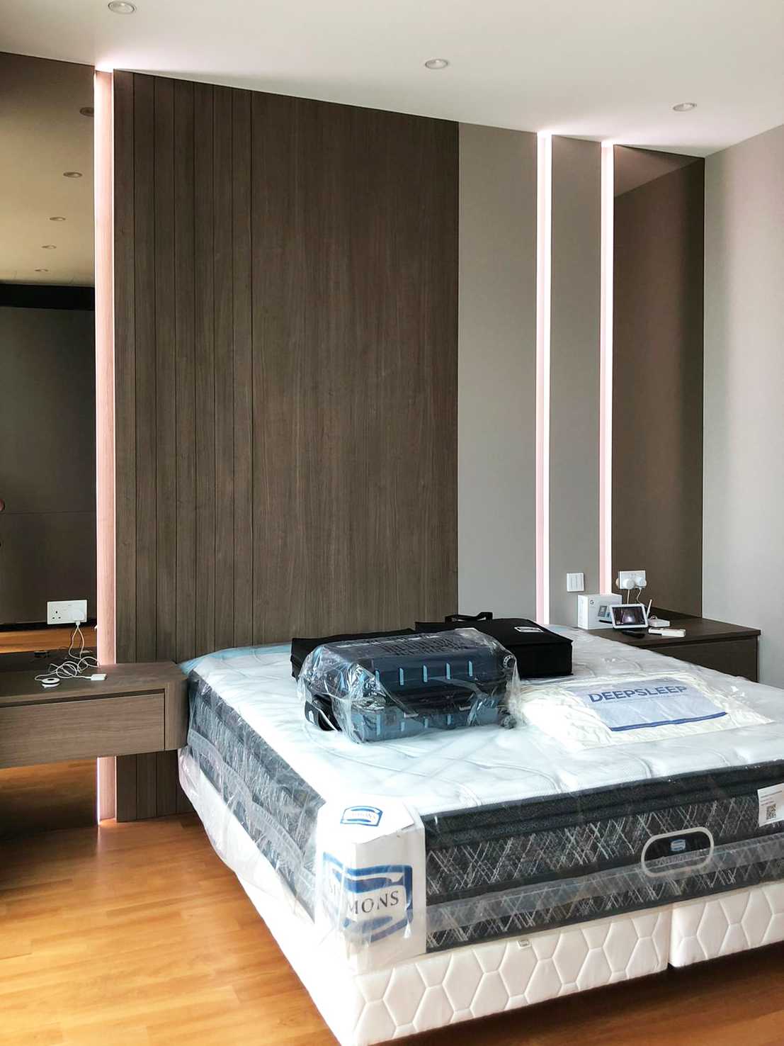 Scandinavian Bedroom with Drop Light and Wardrobe