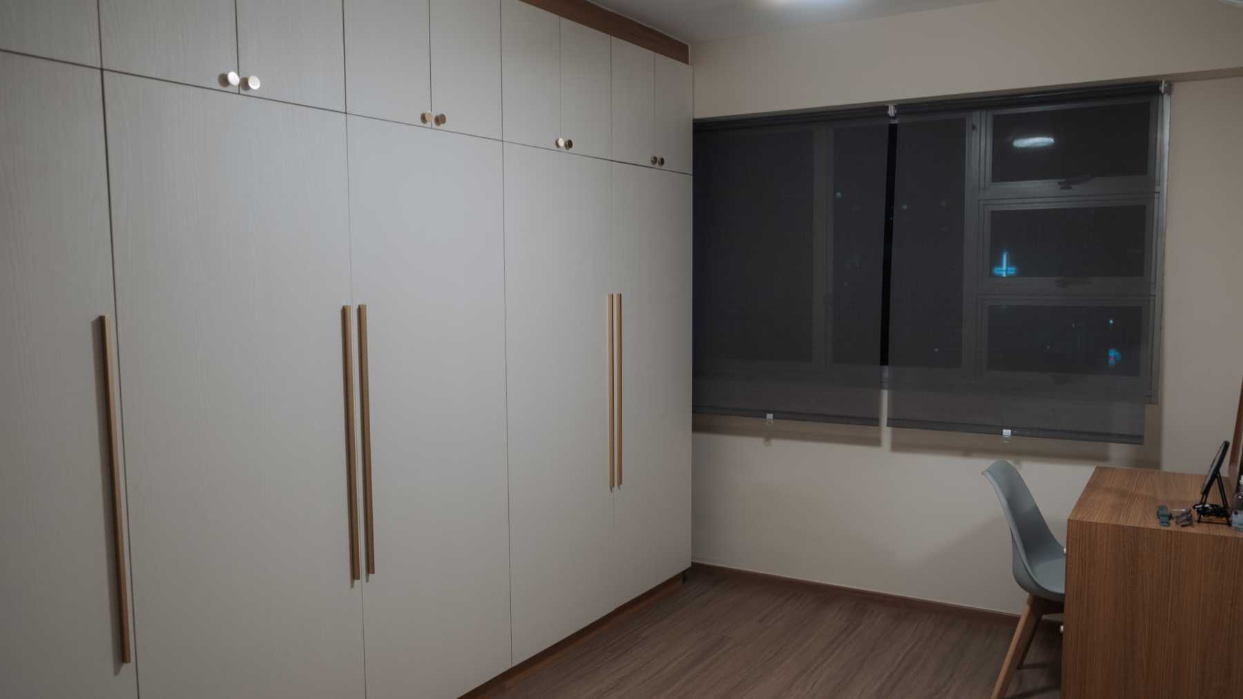 Scandinavian Walk-in Wardrobe with Wardrobe and Vanity Counter