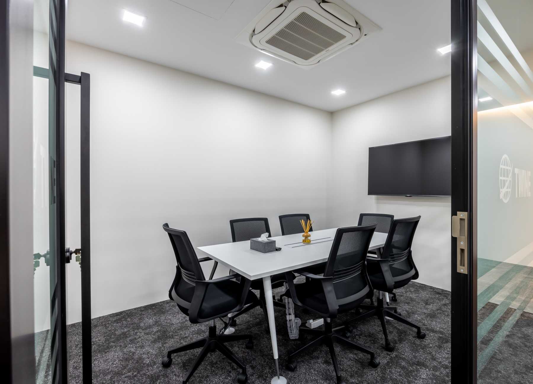 Contemporary Office with Carpet and Desk