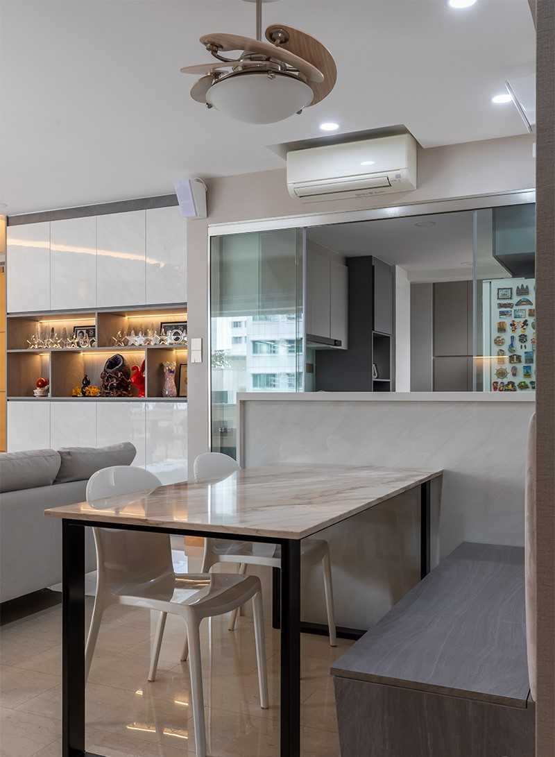 Contemporary Dining Room with Kitchen Island and Drop Ceiling