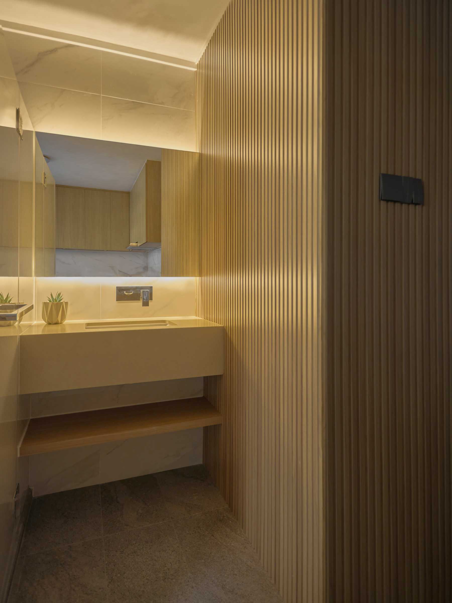Scandinavian Bathroom with Mirror and Bathroom Sinks