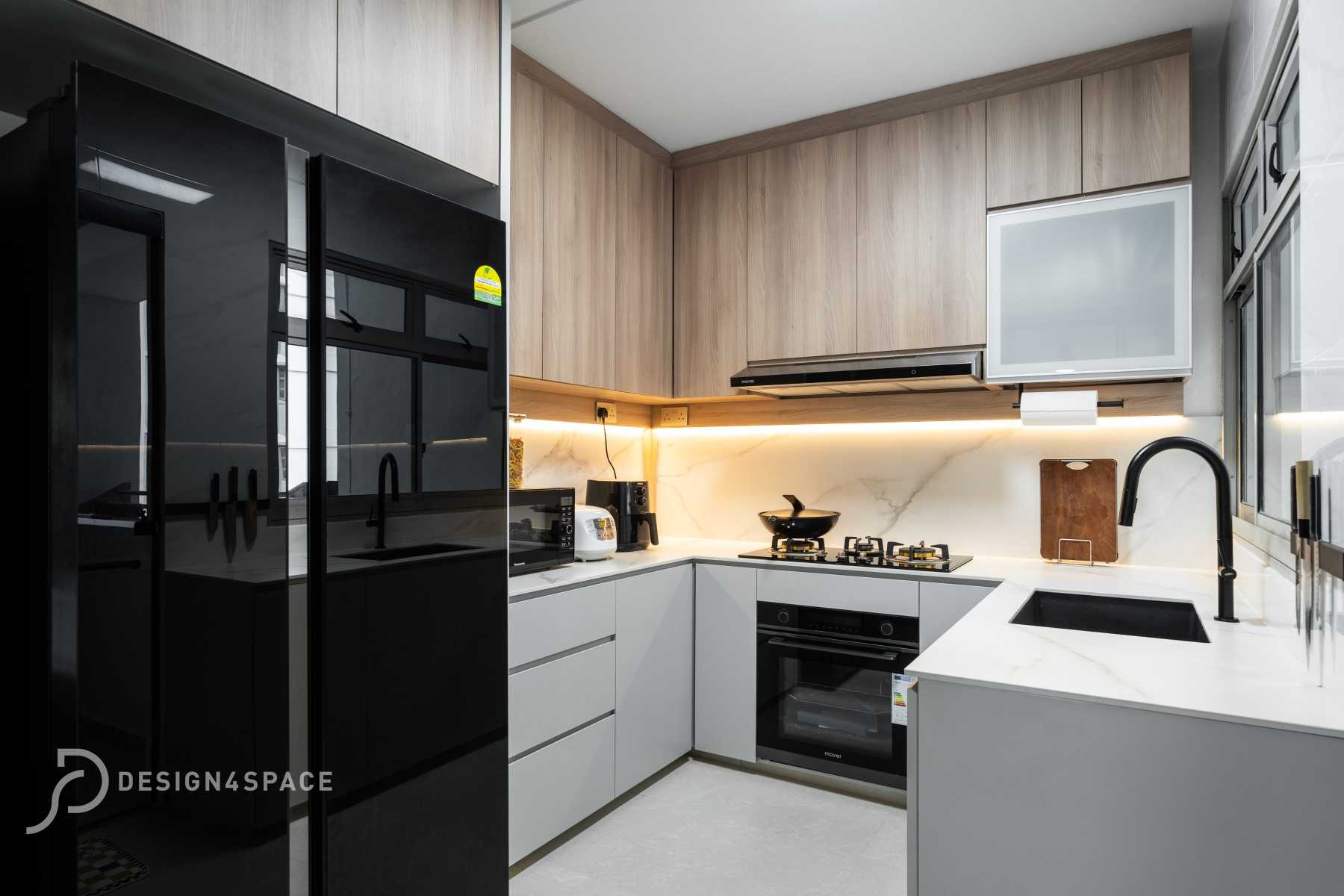Modern Kitchen with Vinyl Flooring and Kitchen Accessories