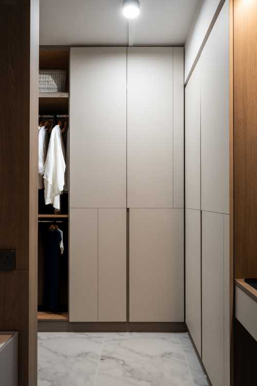 Modern Walk-in Wardrobe at Whampoa | Whampoa View