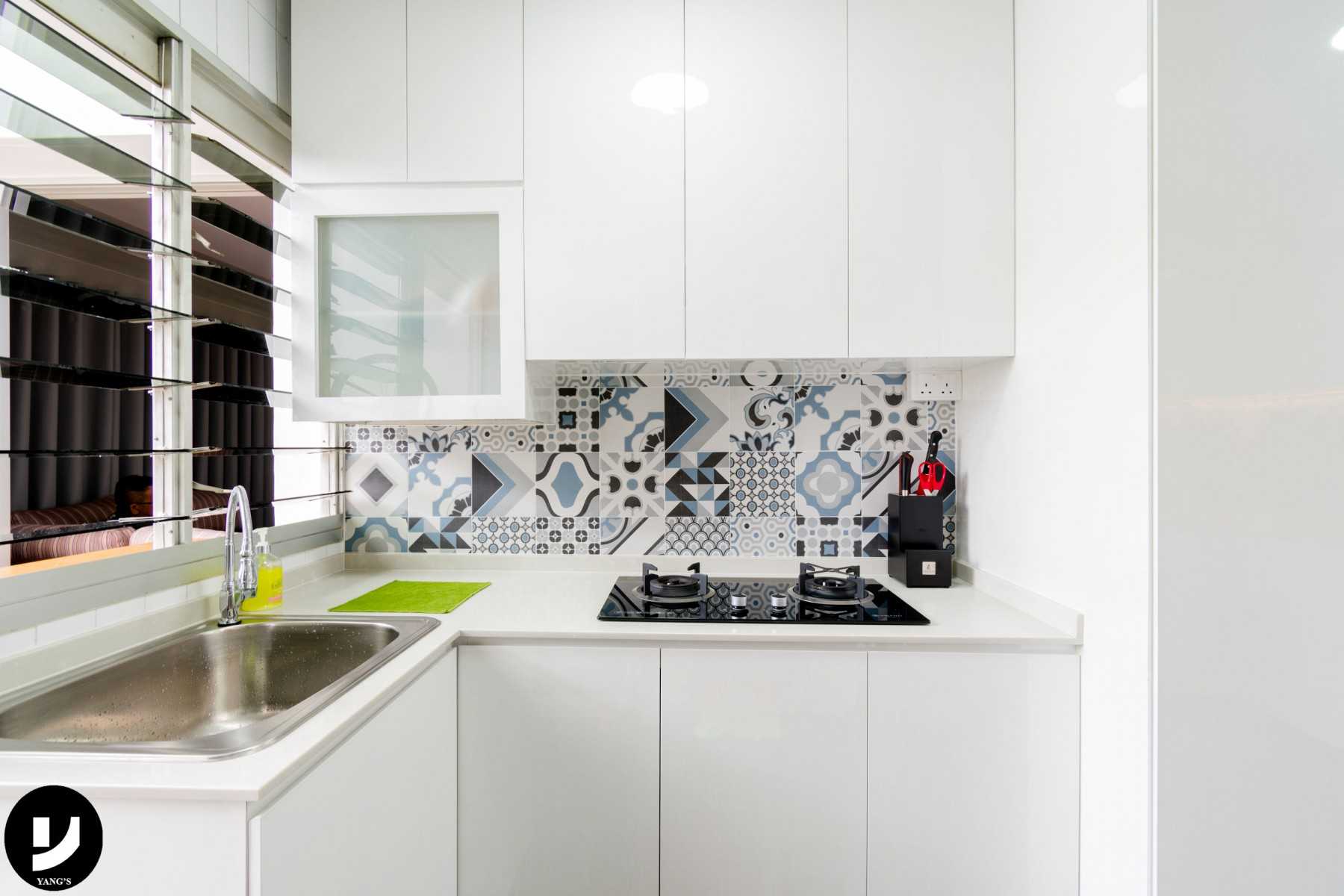 Contemporary Kitchen with Kitchen Tap and Kitchen Cabinets