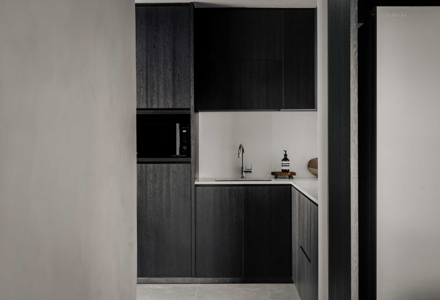 Modern Kitchen with Countertop and Open Kitchen