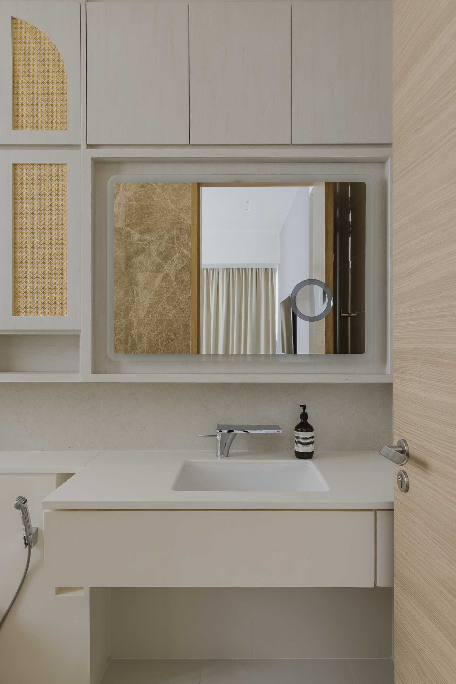Contemporary Bathroom with Mirror and Bathroom Storage