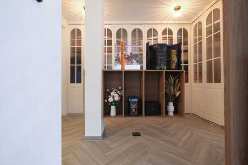 Modern Walk-in Wardrobe at Clementi Wood