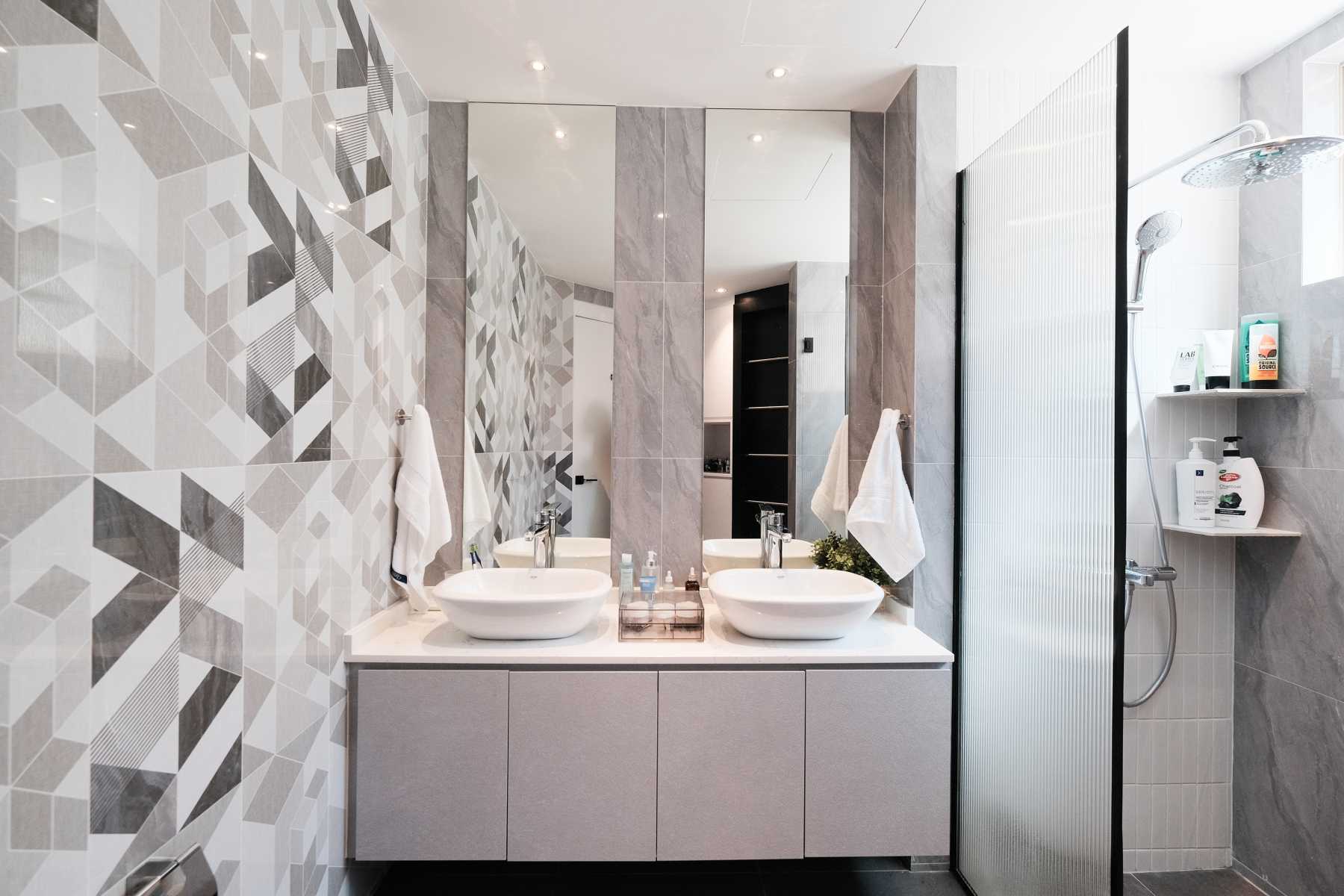 Modern Bathroom with Countertop and Bathroom Storage