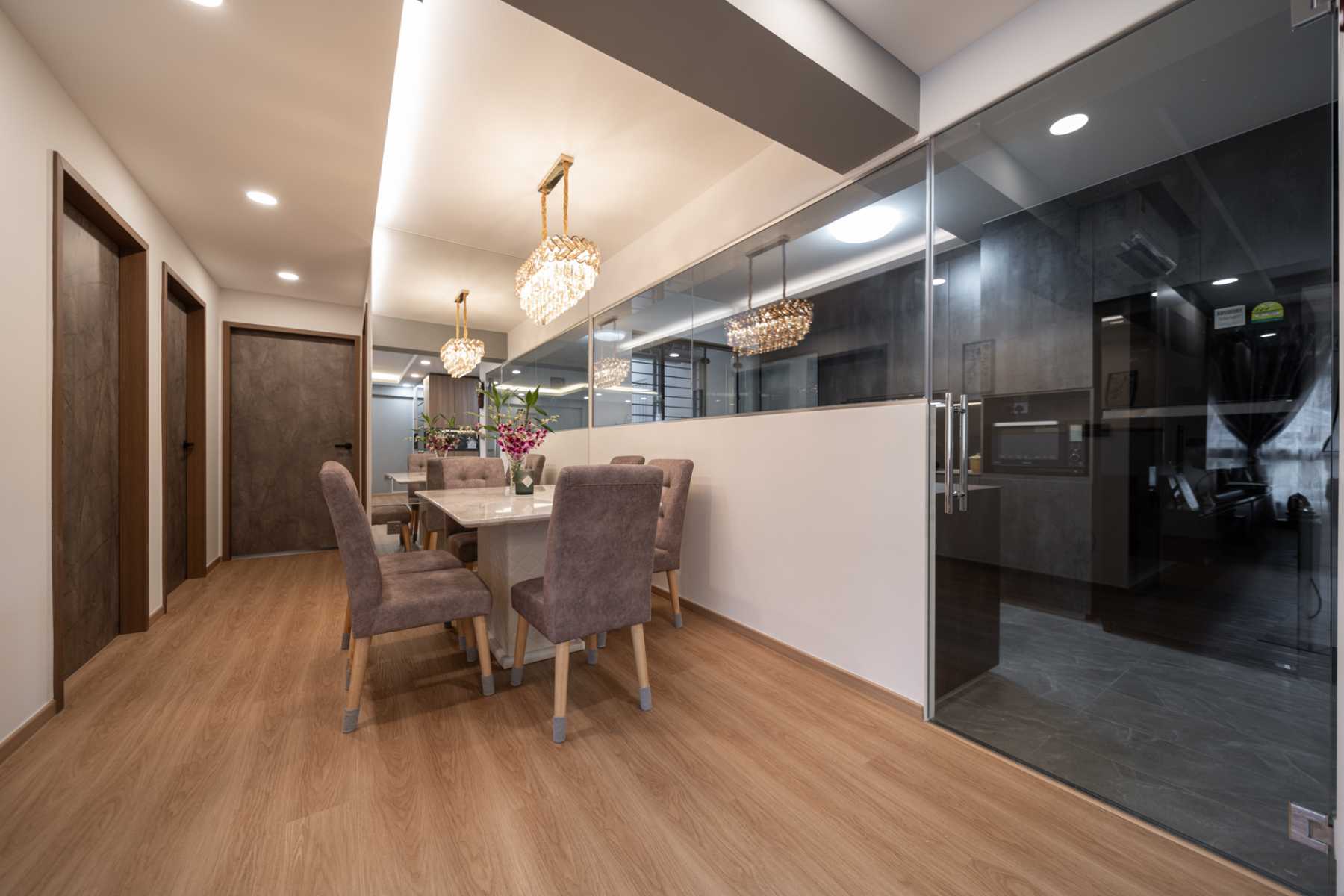 Modern Dining Room with Mirror and Cove Lighting