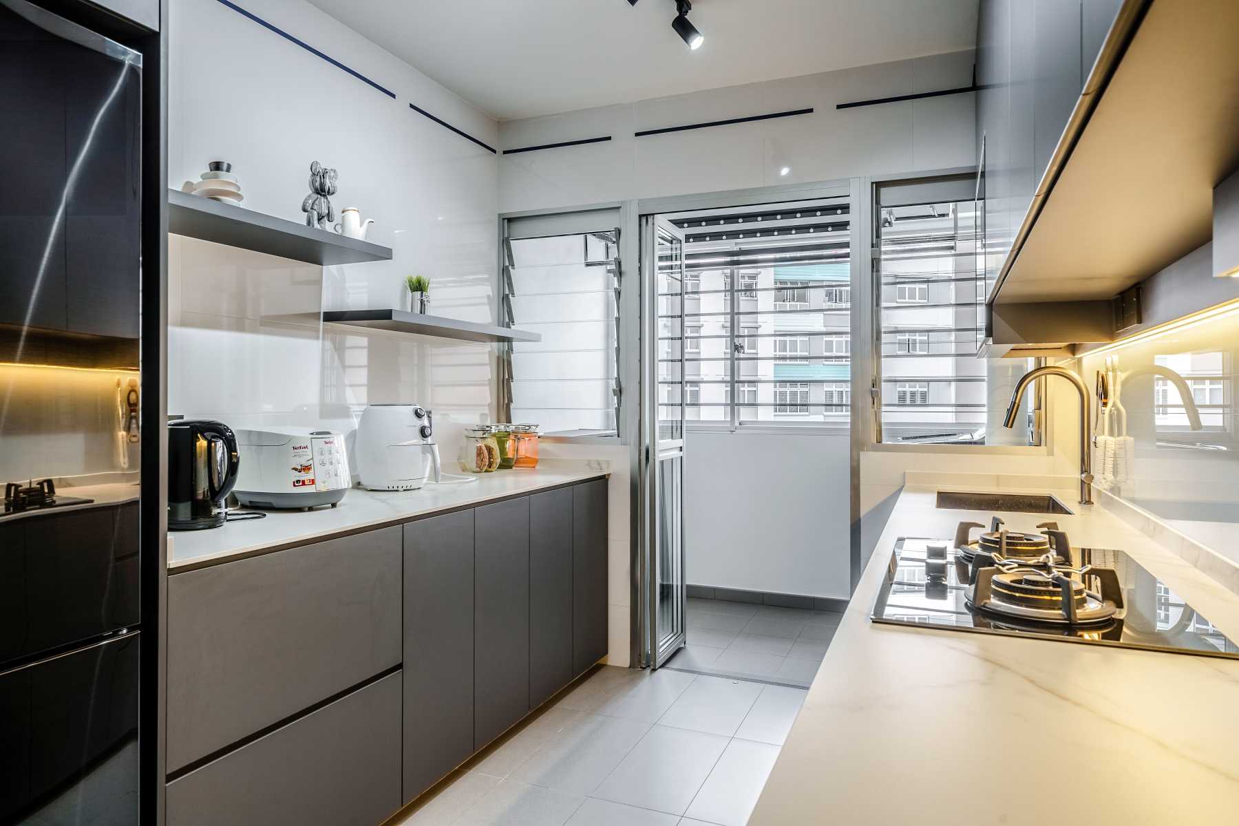 Contemporary Kitchen with Kitchen Window and Kitchen Island
