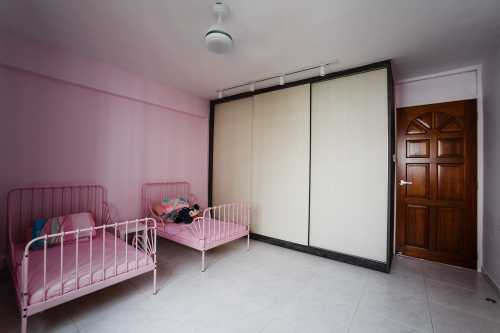 Contemporary Bedroom at Yishun (5 Room Resales)