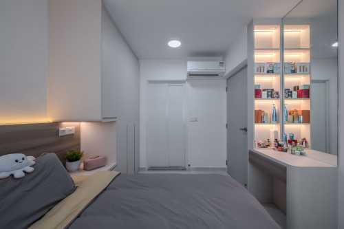 Modern Bedroom at 459 Yishun