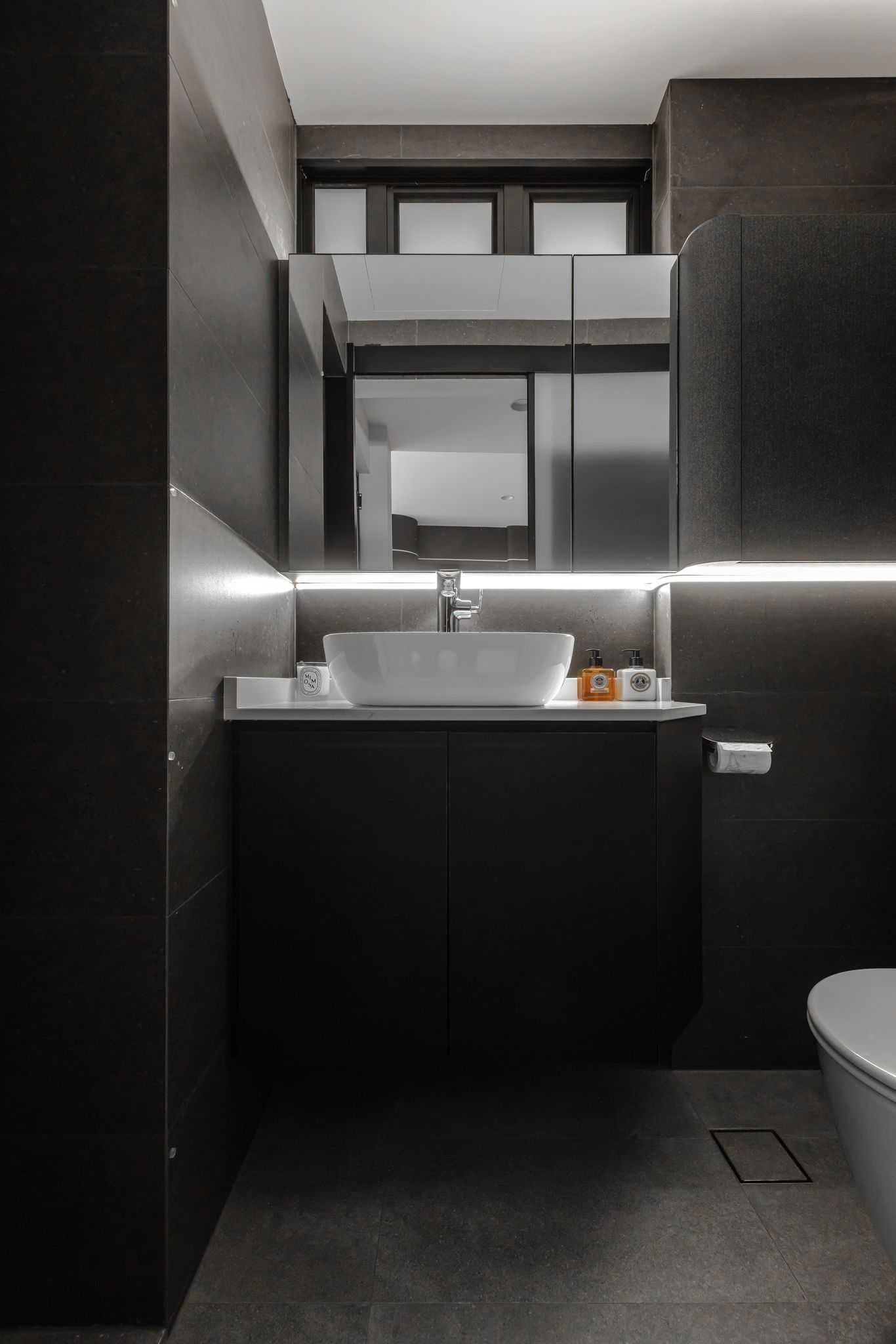Minimalist Bathroom with Mirror and Bathroom Storage