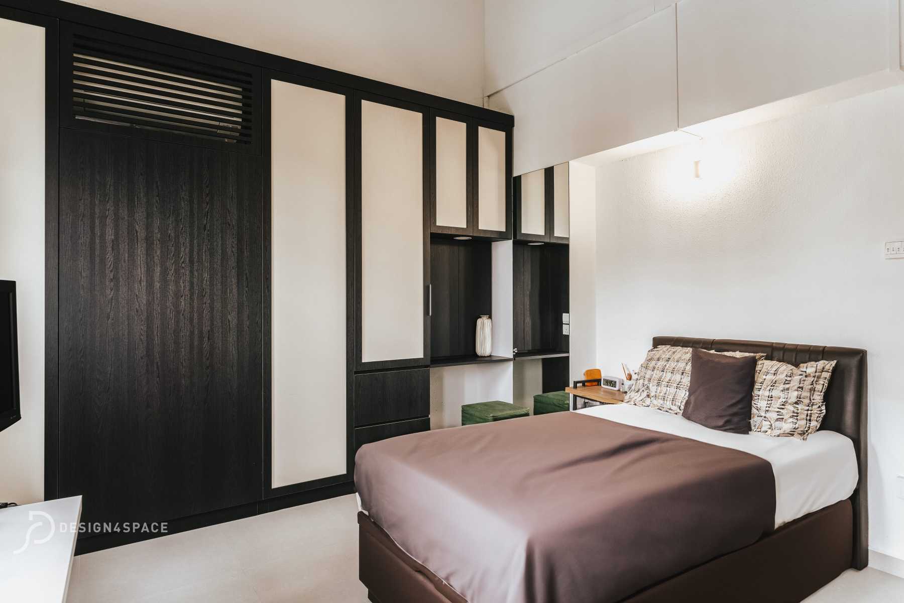 Transitional Bedroom with Queen Bed and Single Bed