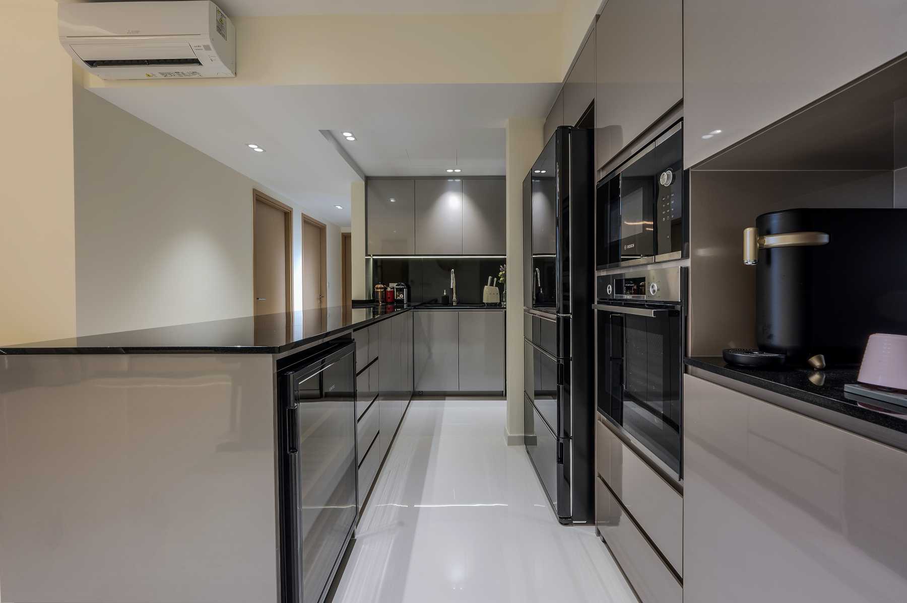 Minimalist Kitchen with Countertop and Homogeneous Tiles