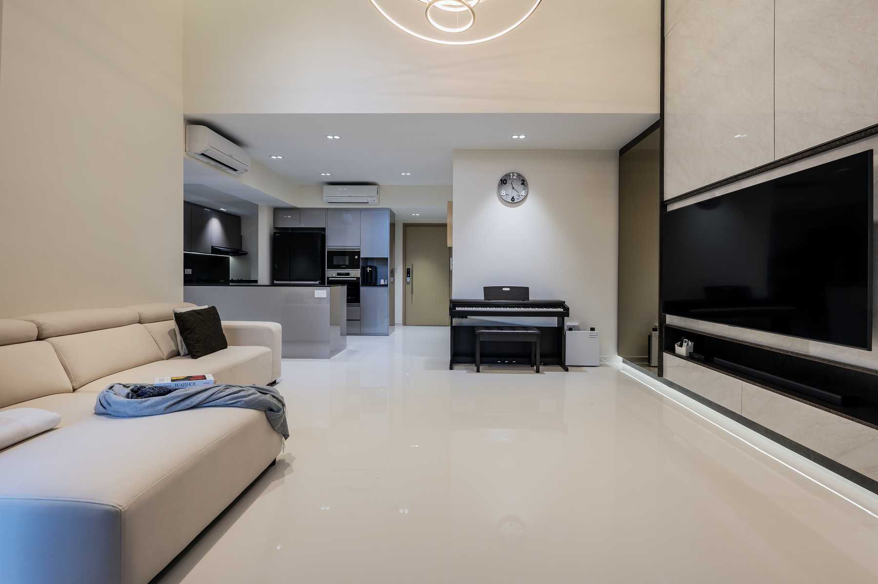 Minimalist Living Room with Countertop and Homogeneous Tiles