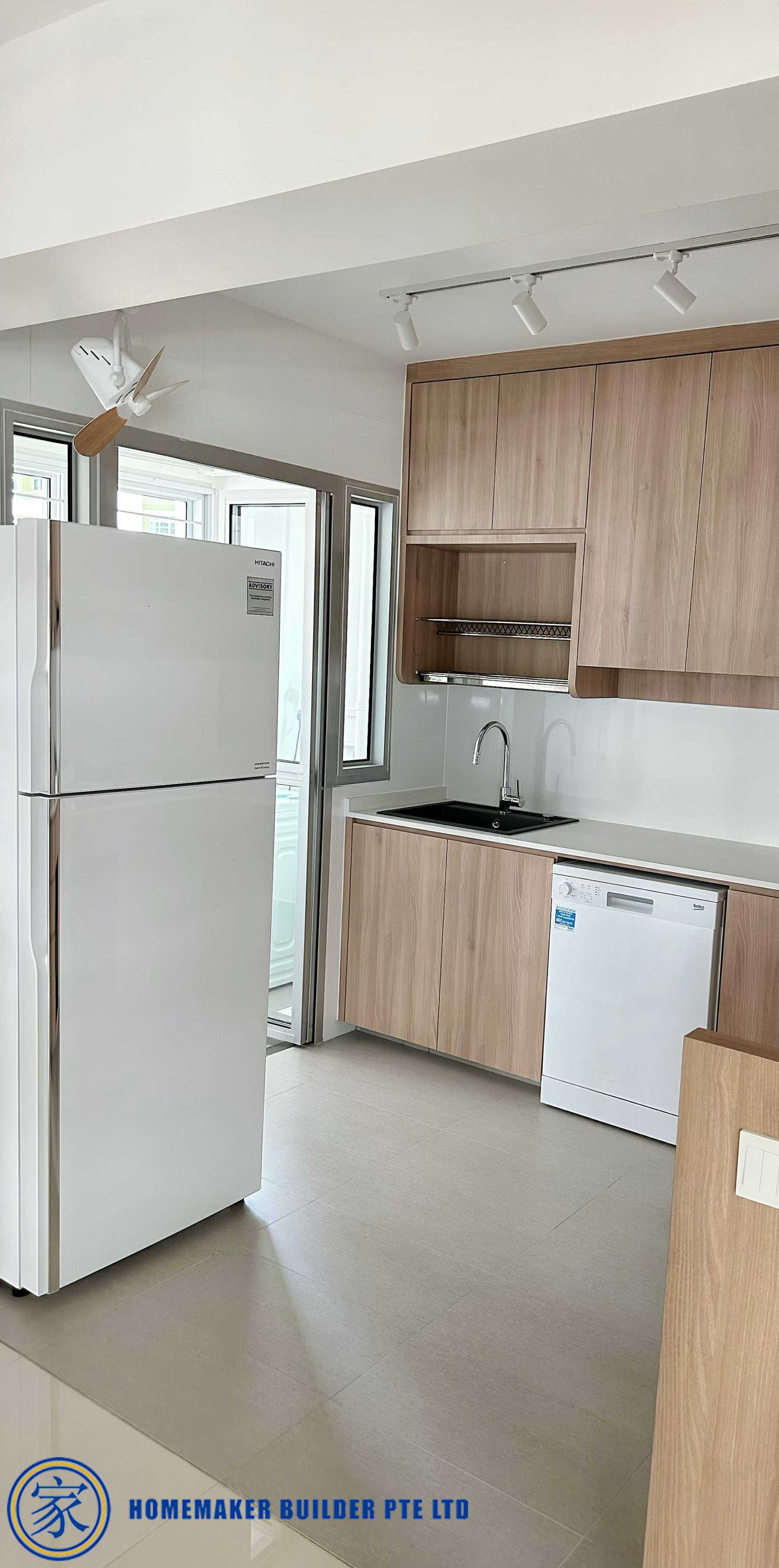 Scandinavian Kitchen with Open Kitchen and Kitchen Backsplash