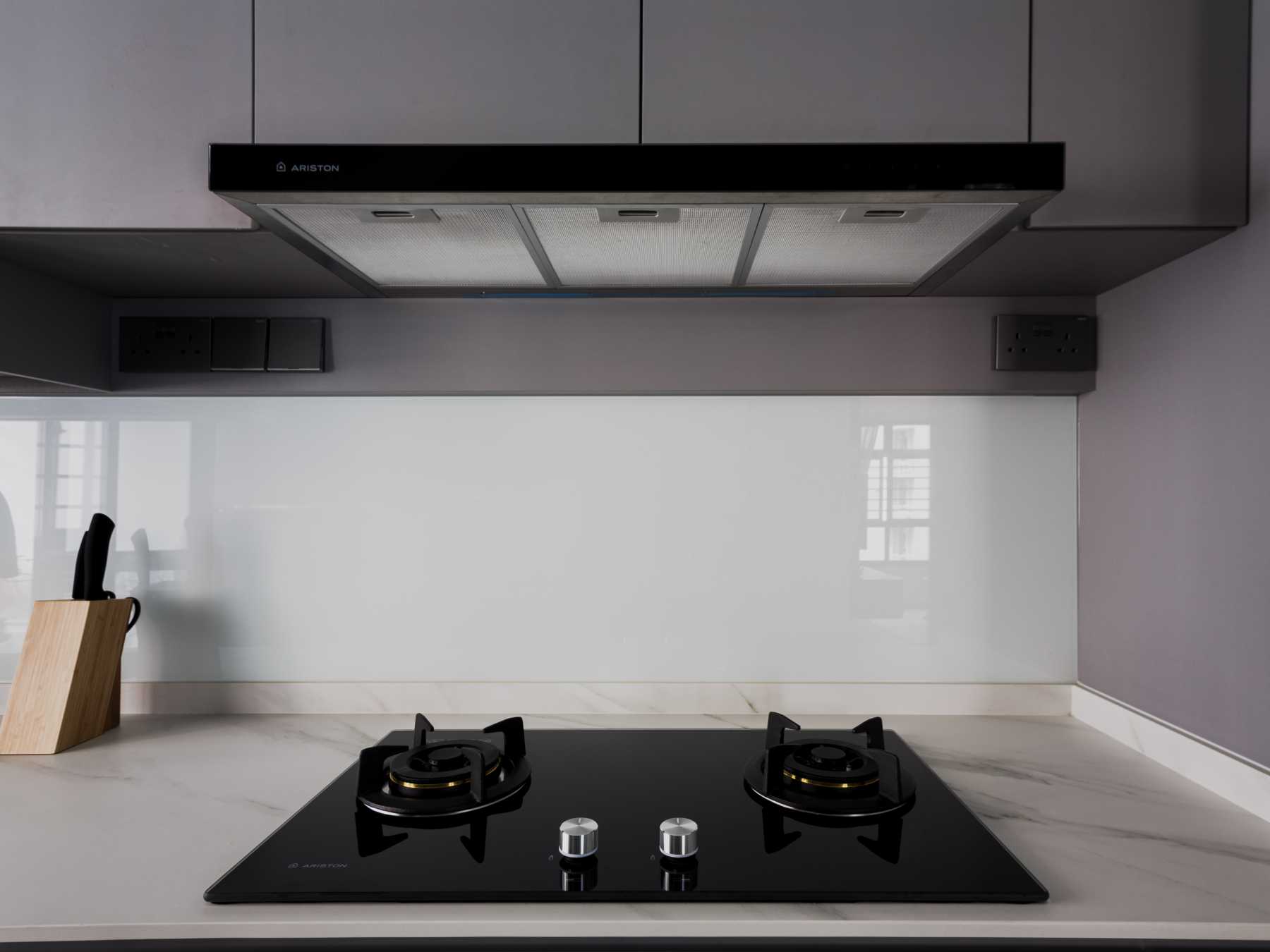 Minimalist Kitchen with Countertop and Kitchen Backsplash