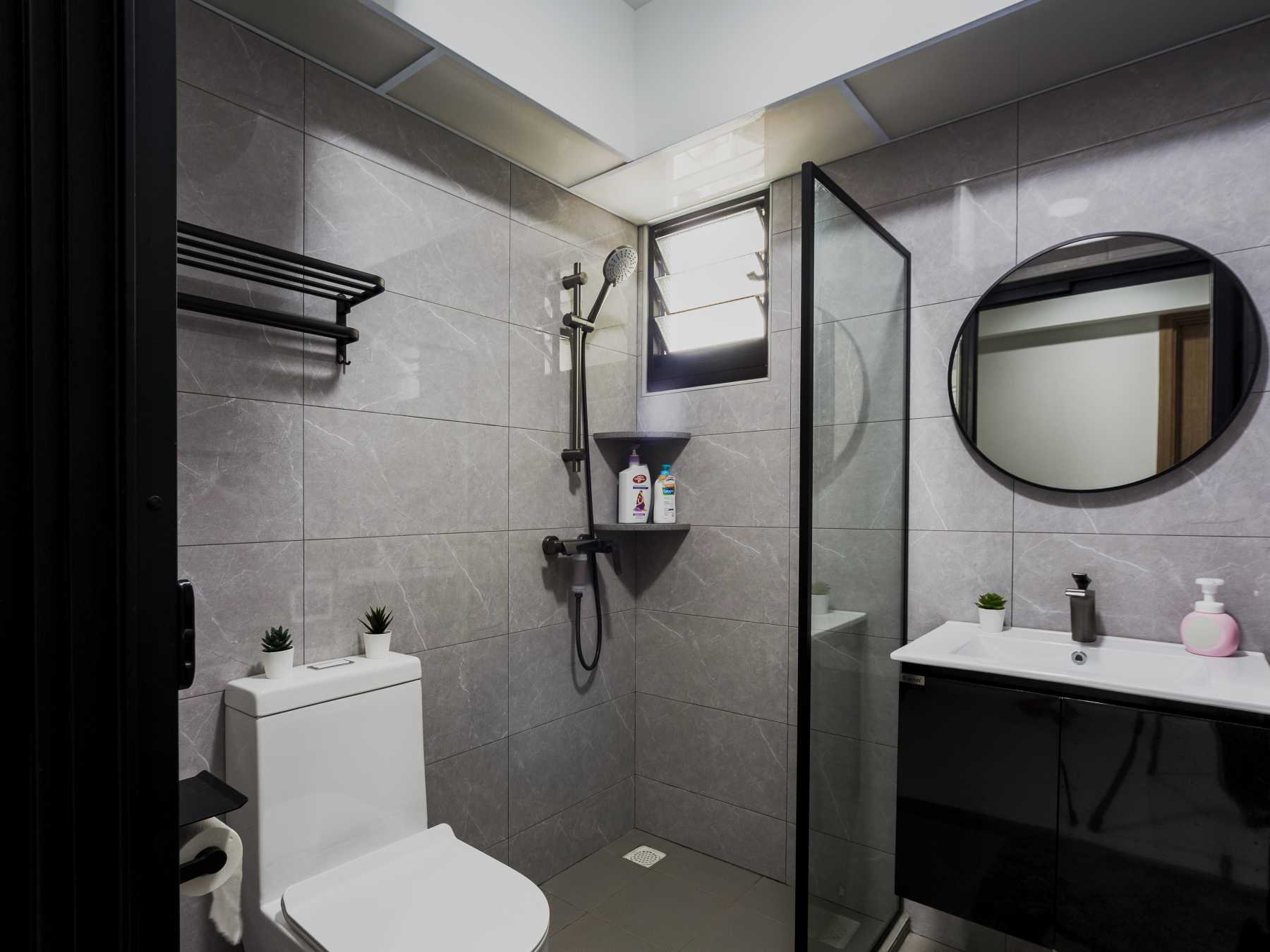 Minimalist Bathroom with Homogeneous Tiles and Mirror