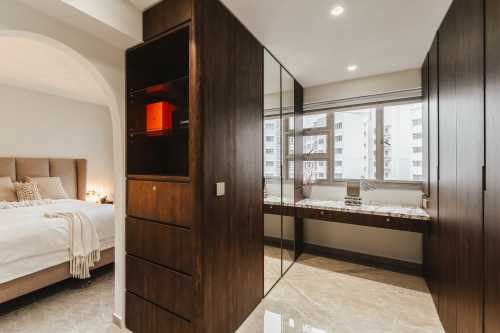 Modern Walk-in Wardrobe at Dakota Breeze