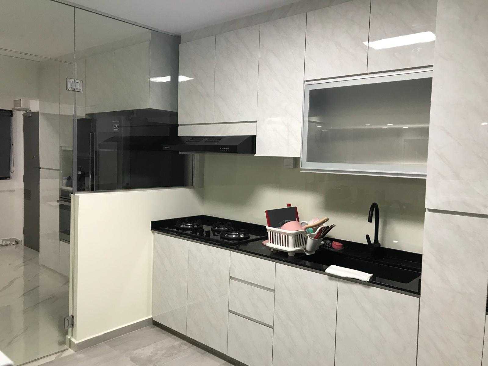 Modern Kitchen with Countertop and Kitchen Backsplash