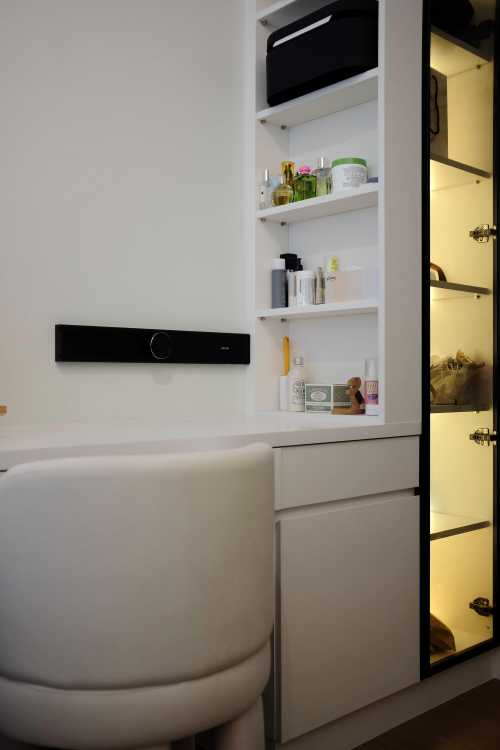 Contemporary Bedroom at 638 Tampines Street 62