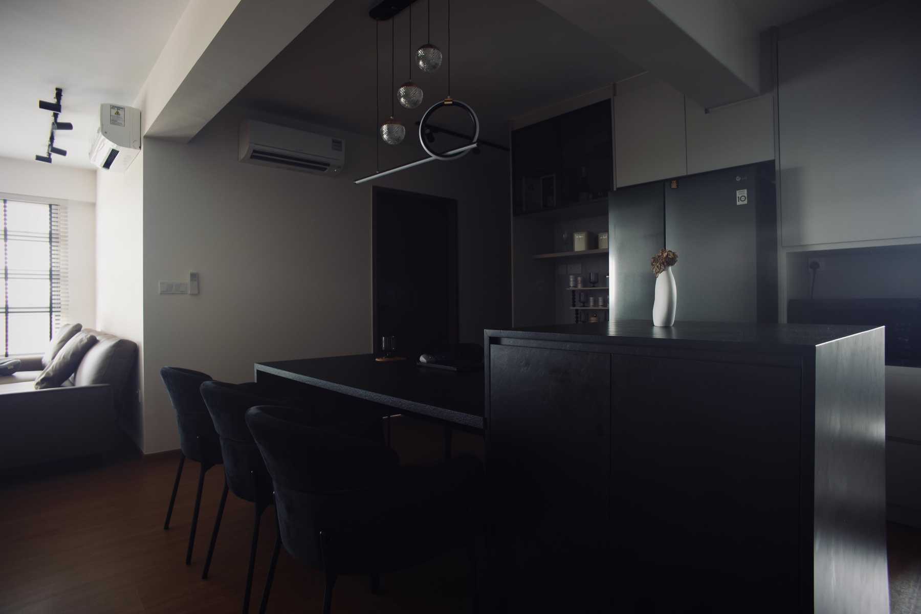 Contemporary Kitchen with Vinyl Flooring and Cupboard