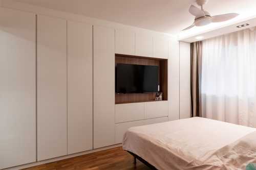 Modern Bedroom at Resale EM @ Dakota