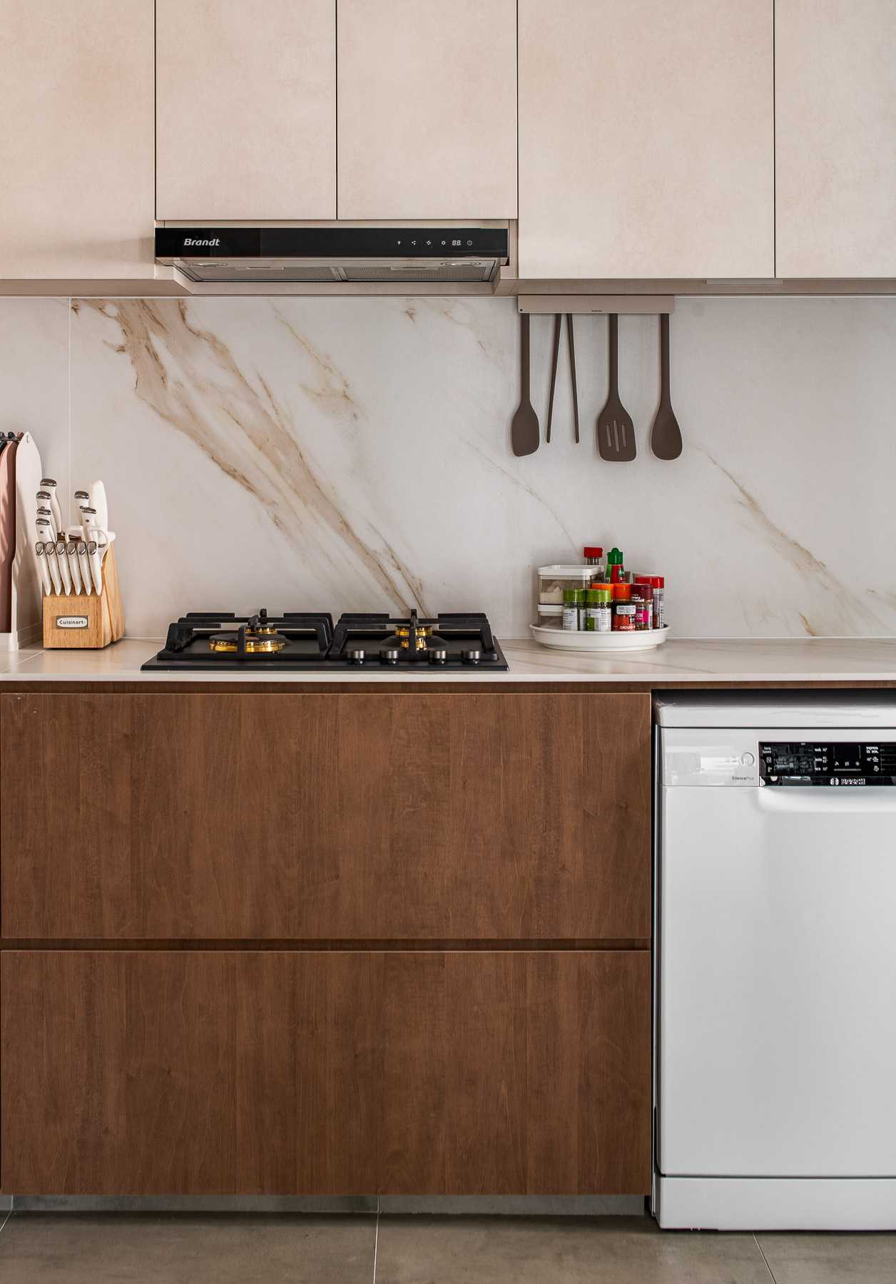 Modern Kitchen with Countertop and Homogeneous Tiles