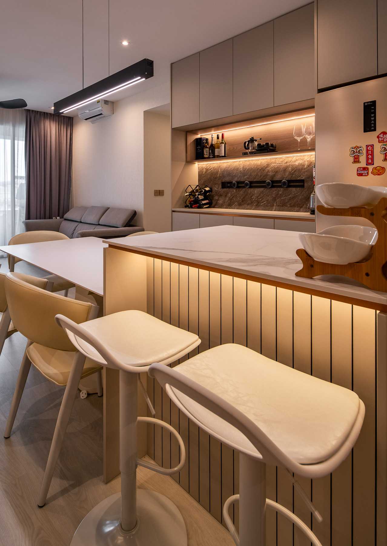 Contemporary Dining Room with Cove Lighting and Dining Table