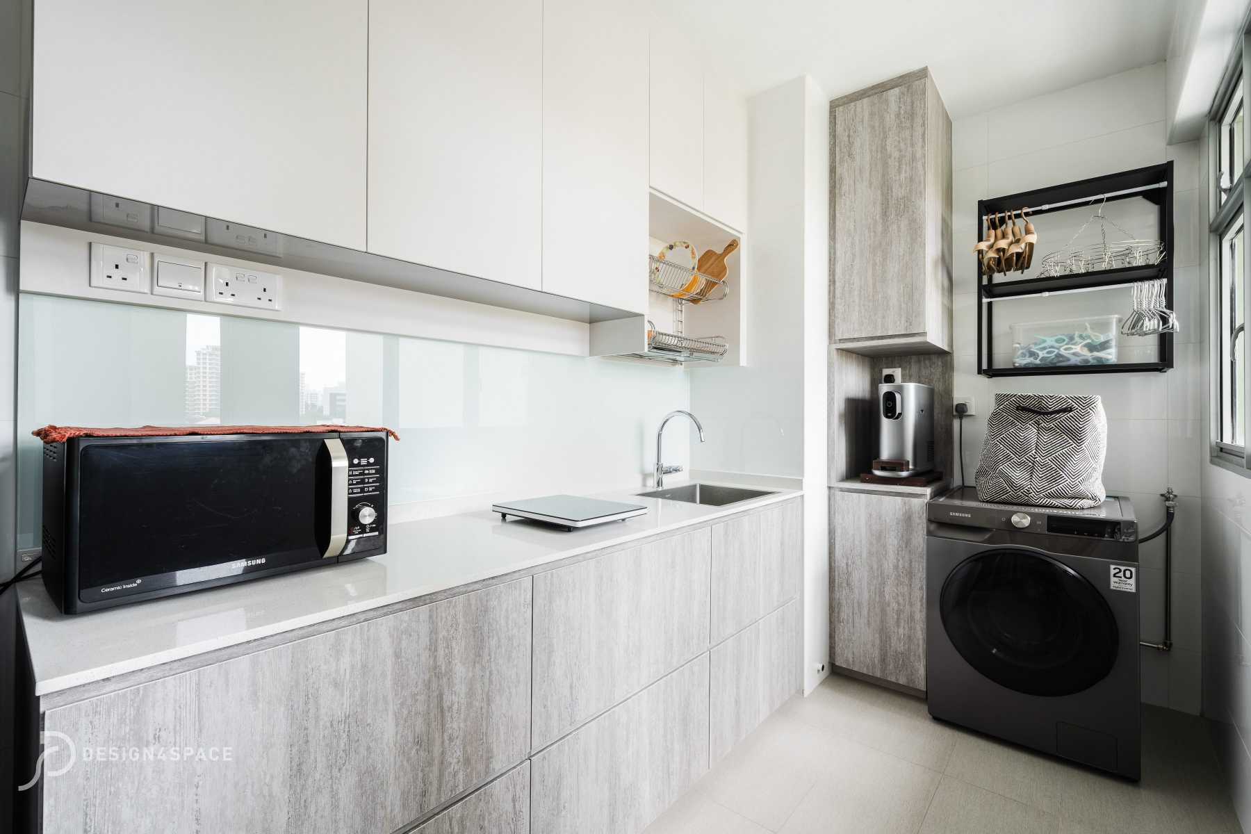 Minimalist Kitchen with Homogeneous Tiles and Herringbone Tiling