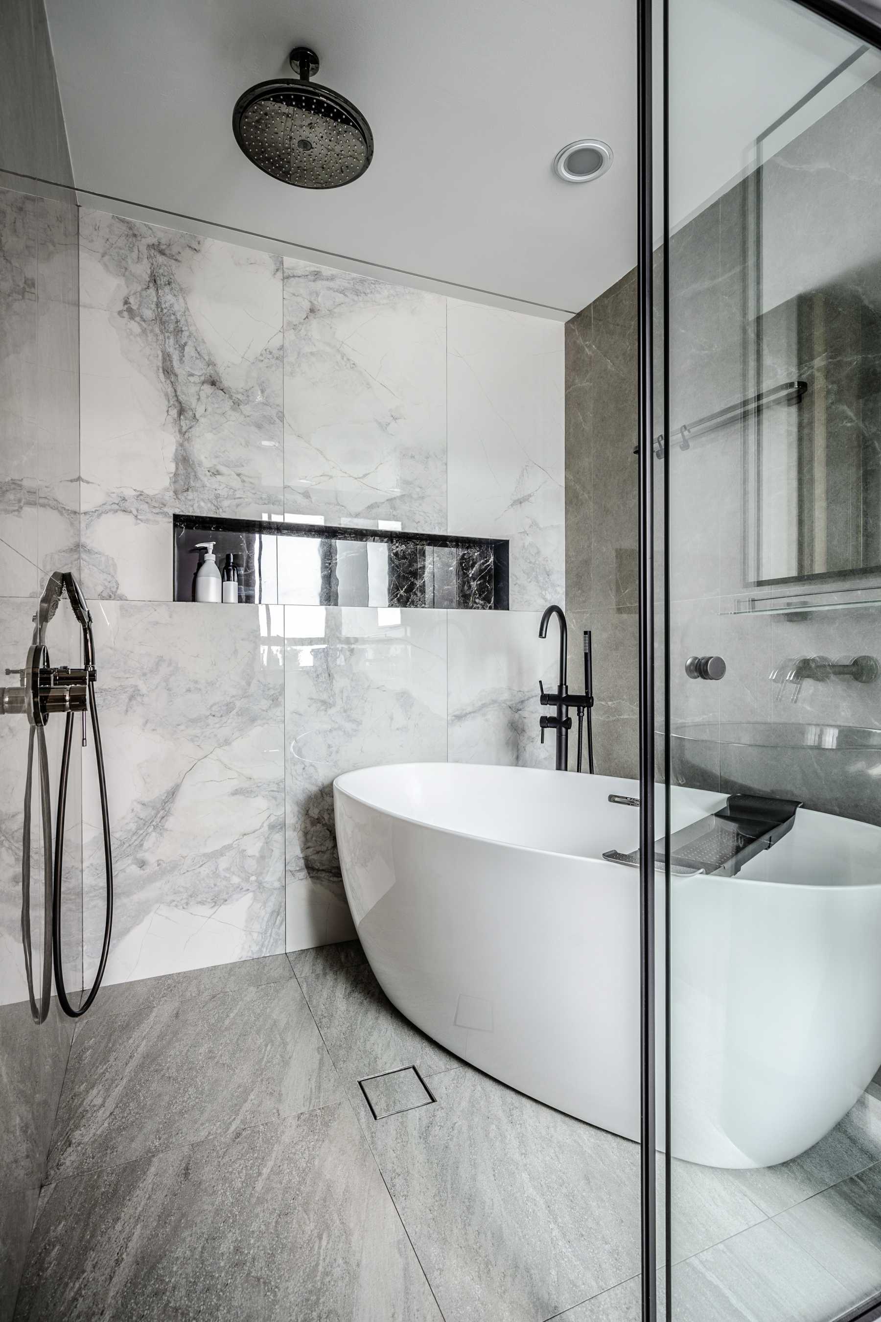 Modern Bathroom with Mirror and Bathroom Storage