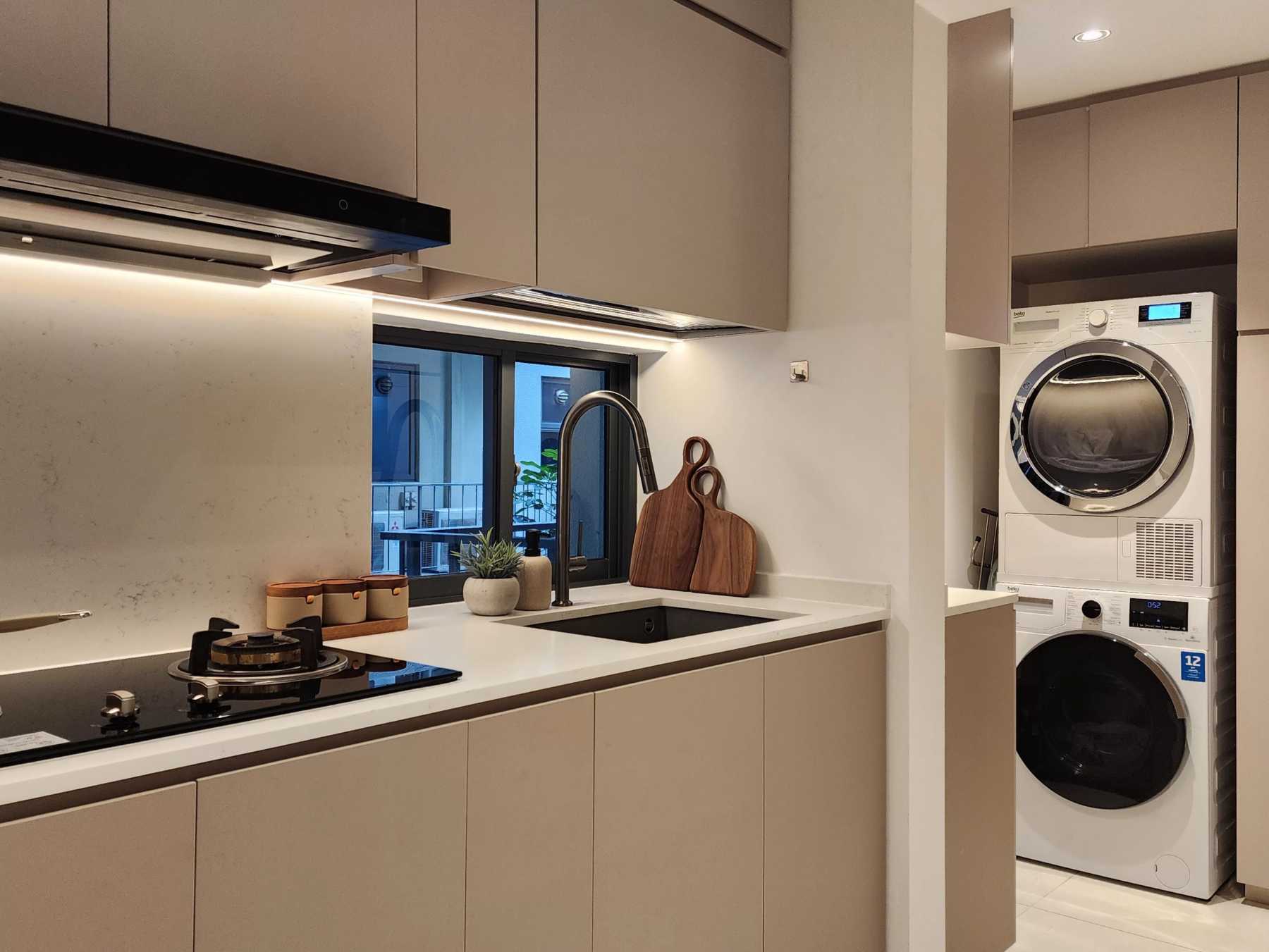 Contemporary Kitchen with Countertop and Kitchen Accessories