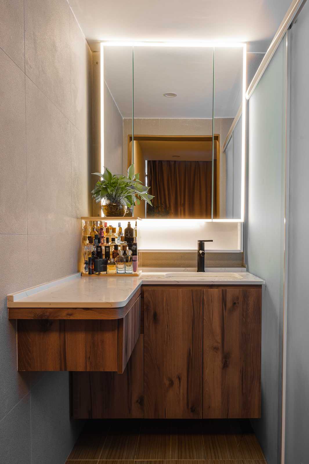 Country Bathroom with Countertop and Homogeneous Tiles