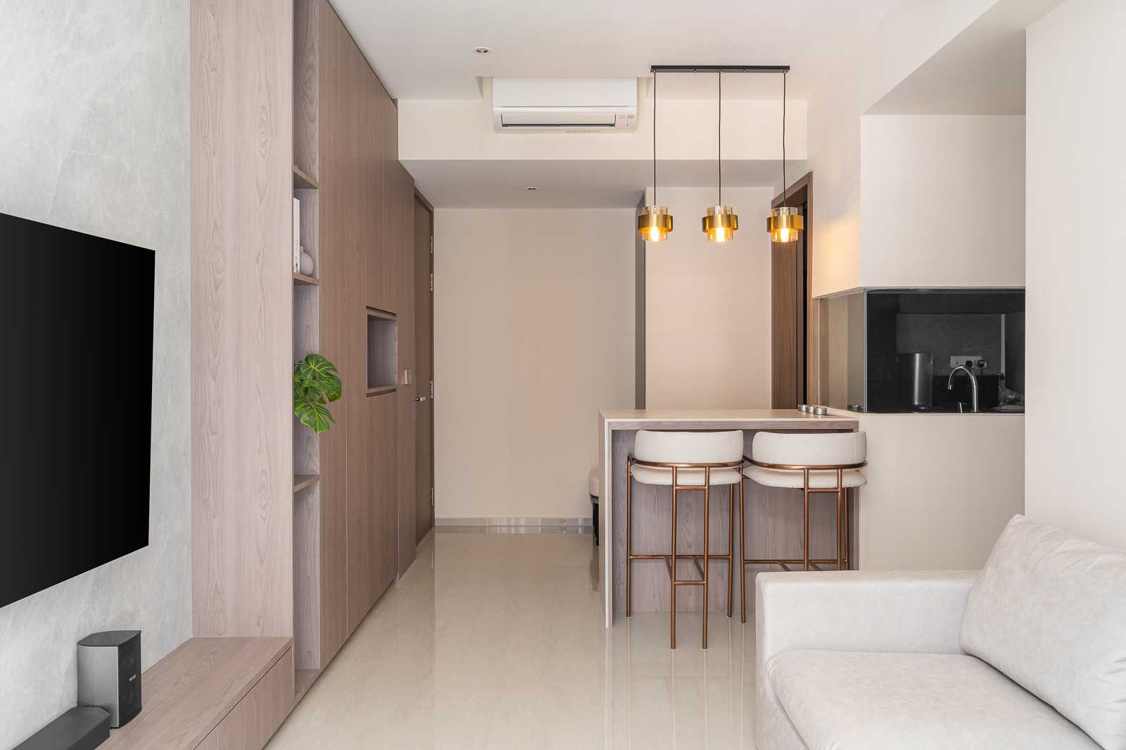 Modern Dining Room with Drop Light and Drop Ceiling